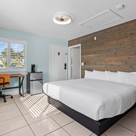 Standard Hotel Room - King Bed #2 Fort Pierce Bagian luar foto